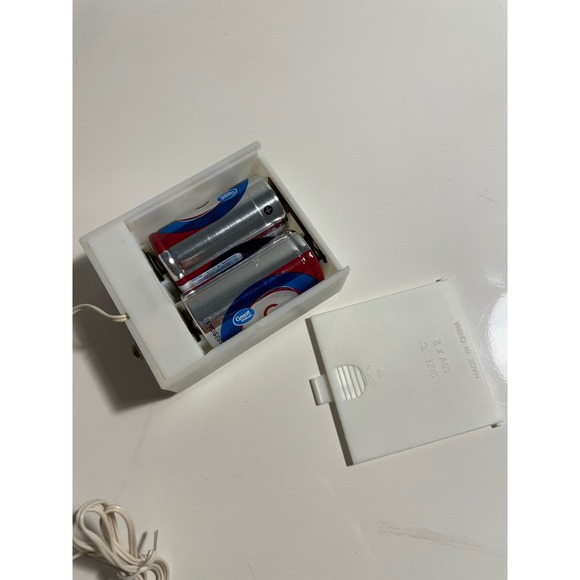 Department 56 McDonald's Holiday Village Display w/ Ronald McDonald Figures Sign - Picture 11 of 12